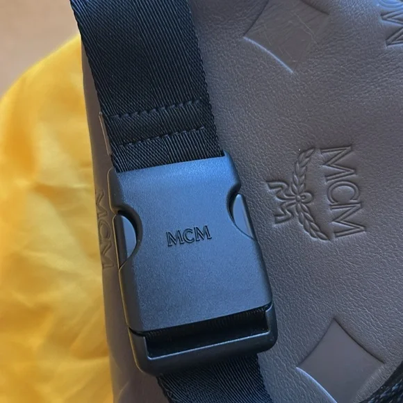 MCM Belt Bag - Picture 4 of 6